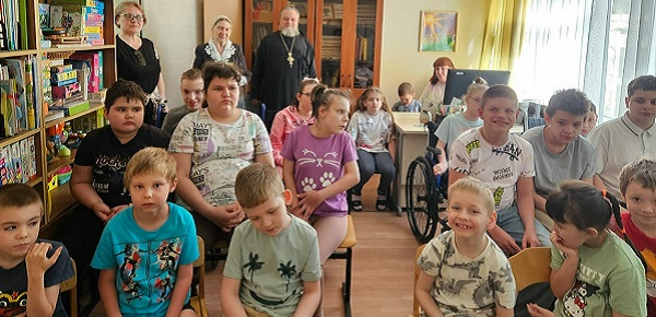 В ГБУСО МО «КЦСОиР «Серпуховский» г. Протвино прошло познавательное занятие, посвященное православному празднику Вознесение Господне