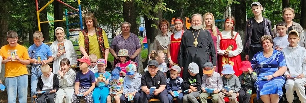 В ГБУСО МО «КЦСОиР «Серпуховский» г. Протвино прошло познавательное занятие, посвященное православному празднику Троица