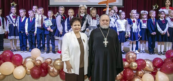 Настоятель Храма Покрова Пресвятой Богородицы протоиерей Павел Пиданов принял участие в торжественной линейке Гимназии г. Протвино