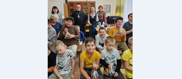 В Реабилитационном центре для детей и подростков с ограниченными возможностями прошло познавательное занятие, посвященное православному празднику Покрова Божией Матери В Реабилитационном центре для детей и подростков с ограниченными возможностями прошло познавательное занятие, посвященное православному празднику Покрова Божией Матери